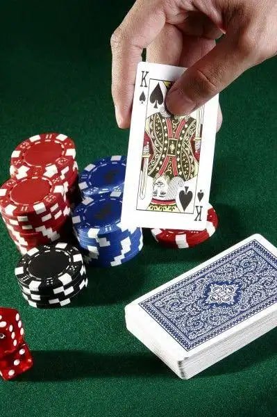 Tampilan kartu Qiu Qiu yang jelas di layar
